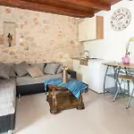 Seven-bedroom In * Dicmo