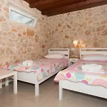 Tatil Evi Seven-bedroom In Dicmo