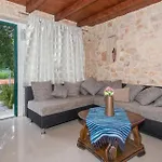 Seven-bedroom In Tatil Evi *