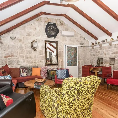 Seven-bedroom In * Dicmo