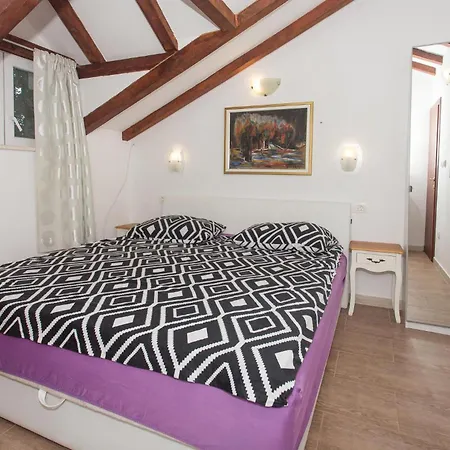 Seven-bedroom In Дом отдыха Dicmo