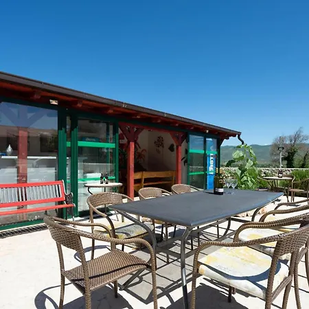 Seven-bedroom In Dicmo