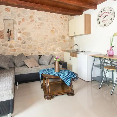 Seven-bedroom In * Dicmo