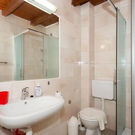 Seven-bedroom In