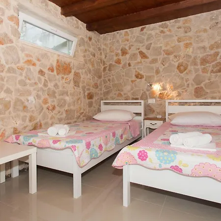 Дом отдыха Seven-bedroom In Dicmo