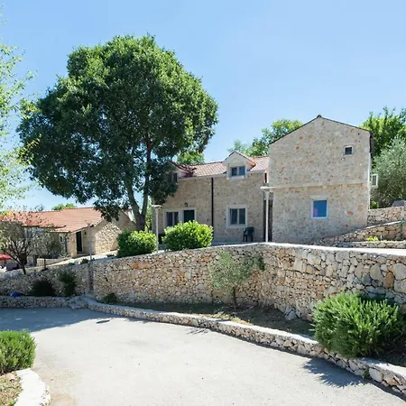 Seven-bedroom In *