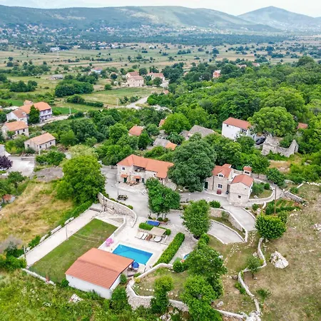 Seven-bedroom In *